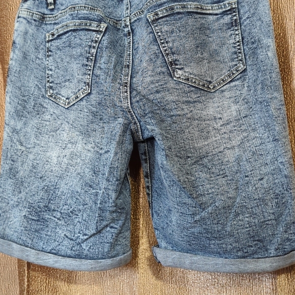 Shorts Distressed Denim W/Rhinestones Women's size 11 Blue Low Rise NWT - Picture 11 of 16